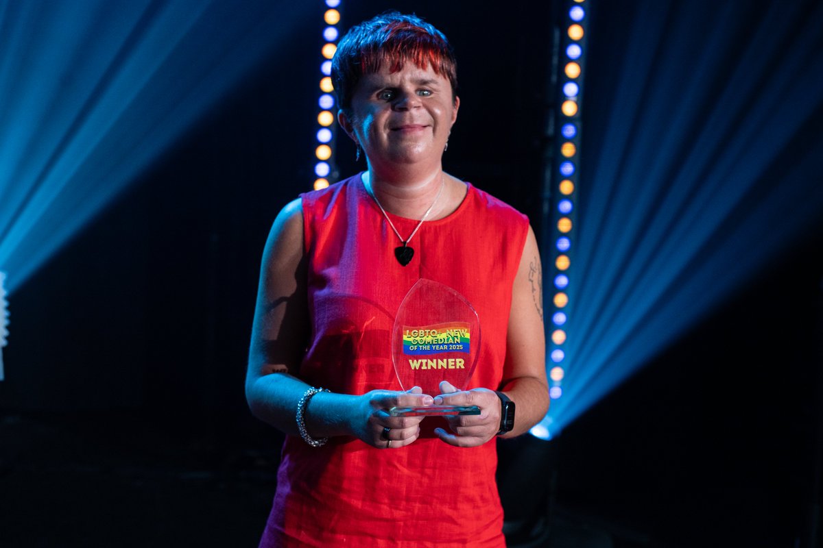 🏆 Sydney May has been crowned LGBTQ+ New Comedian of the Year 2025! 🌈🎤

An unforgettable night at the Clapham Grand celebrating fearless queer comedy 💥
comedybloomers.com/competition 

#LGBTQ #GAYPRIDE #QueerComedy #SydneyMay #LGBTQNewComedian #Pride2025