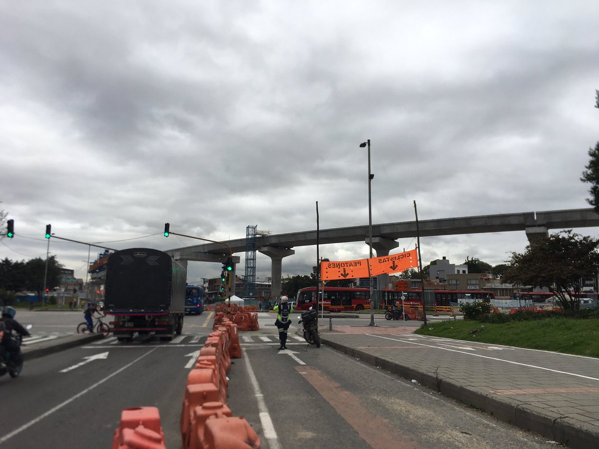 Sinfonia_Pedal's tweet photo. Así va la obra del metro en la Av Primero de Mayo x NQS 

#BOGOTÁ https://t.co/MKSDwNV08e