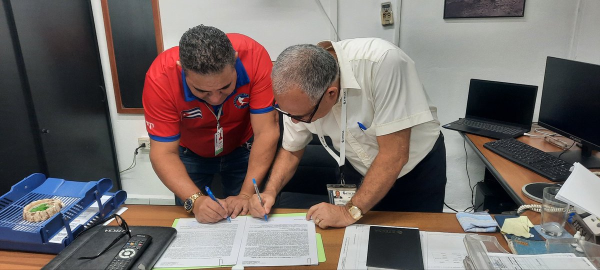 Hoy firmamos contrato con la empresa Radiocuba de #Artemisa para arrendar 2 Grupos Electrógenos que serán instalados en 2 Radiobases en la capital provincial y así,  mejorar la disponibilidad celular ante la situación energética que atraviesa el país. #EtecsaConCuba