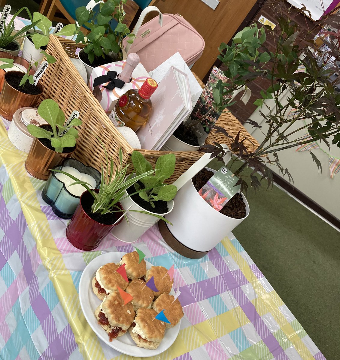 Raffle donations were kindly gifted by store Community Champions from Redditch @tesco, @asdaredditch, @farmfoodsukofficial thank you all!
Special thanks also sent to RBC Community Safety Officer, who delivered an informative presentation on the Nominated Neighbour Scheme 👍