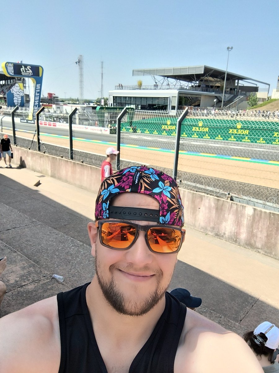 Heu il paraît que vendredi je vais faire le tour du circuit en courant 😱