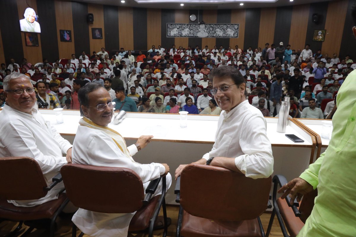 arungovil12's tweet photo. #ViksitBharat #AmritKaal #ModiSarkar11Years #GoodGovernance
#SevaSushasanGaribKalyan #CCSU #Meerut #BJP4India #ProfessionalMeet https://t.co/3dwBNjc6MY