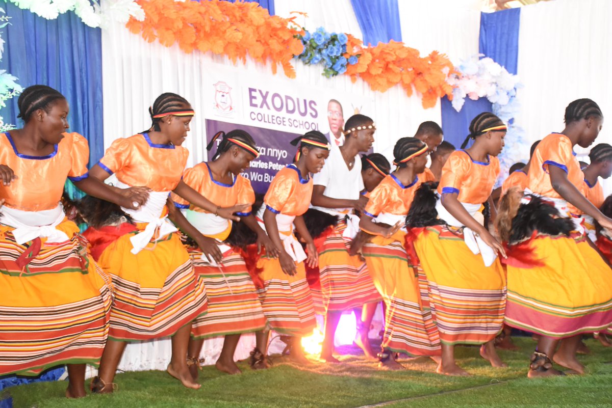 Katikkiro Charles Peter Mayiga atongozza olukiiko lw'Abavubuka ba Buganda olutaasa obutondebwensi.

Olukiiko luno, Katikkiro alutongolezza Banda, Wakiso mu Busiro, ku Exodus College School ewabadde omusomo gw'abavubuka ku butondebwensi wakati mu nteekateeka ya ssabbiiti ya