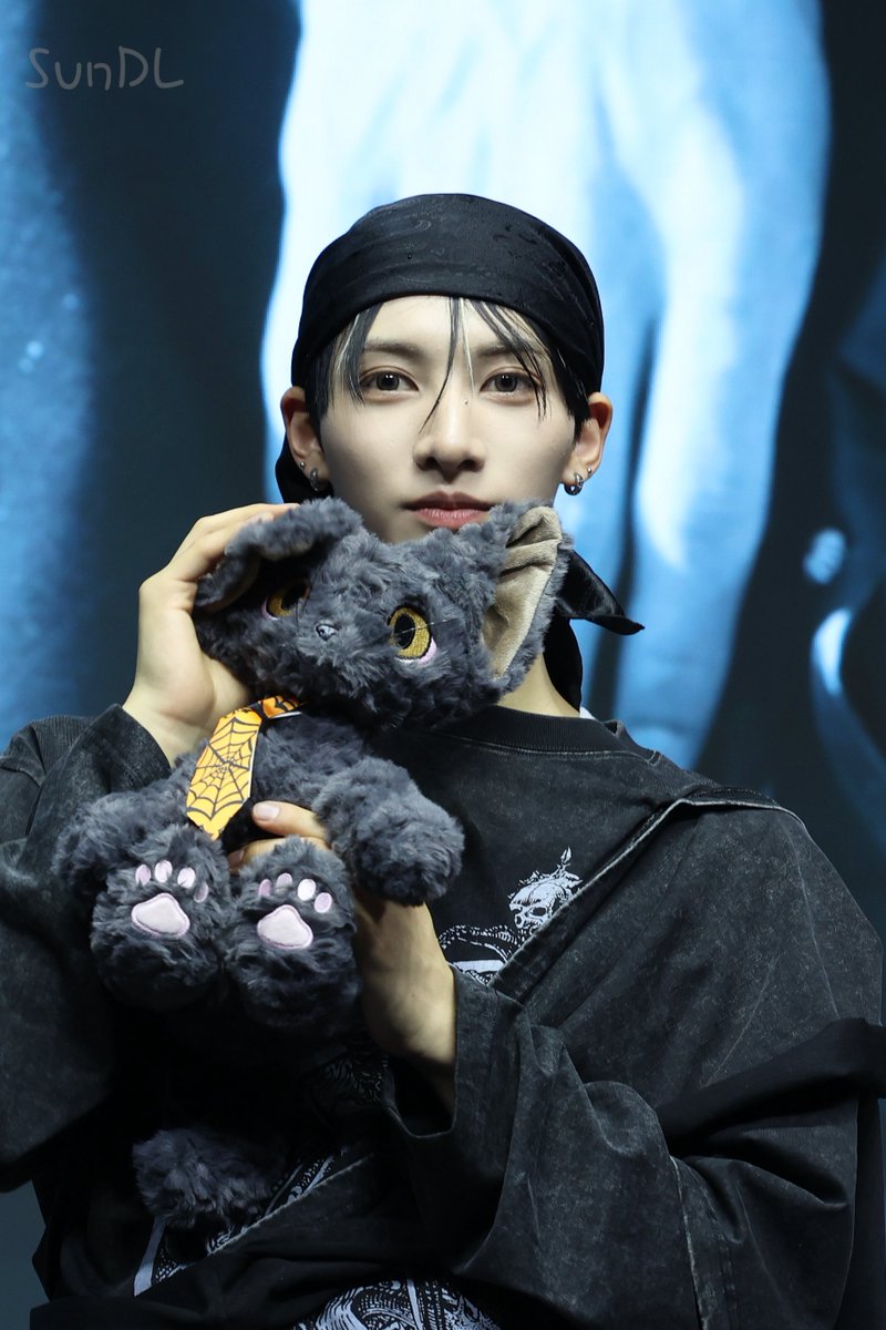 sundl0220's tweet photo. 20250601 MS Shanghai Fansign

#넥스지 #NEXZ #ネクスジ https://t.co/bPx8OO9qTB