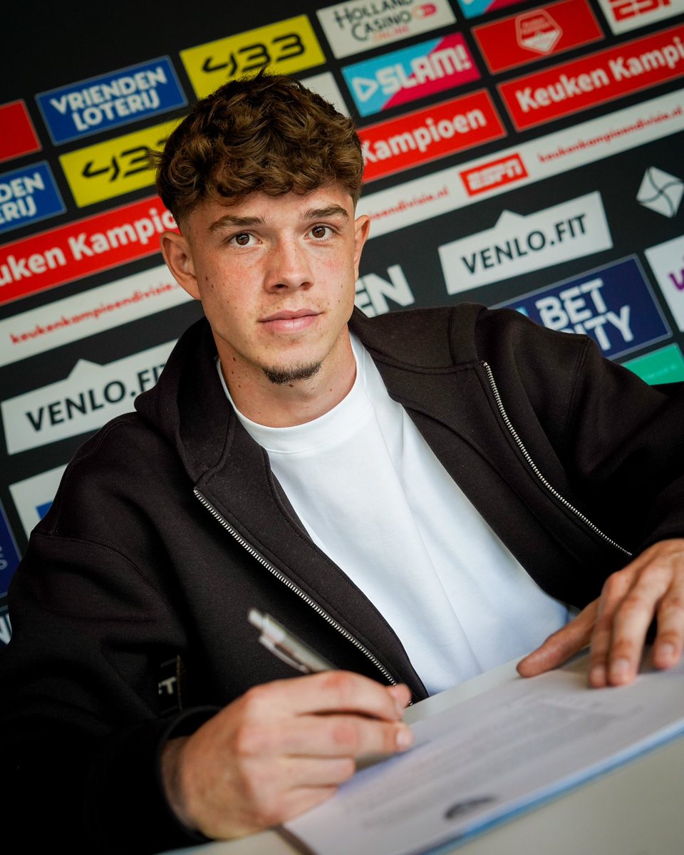 𝑭𝒊𝒓𝒔𝒕 𝒄𝒐𝒏𝒕𝒓𝒂𝒄𝒕 𝒔𝒊𝒈𝒏𝒆𝒅. ✍️

#SamenAchterVVV