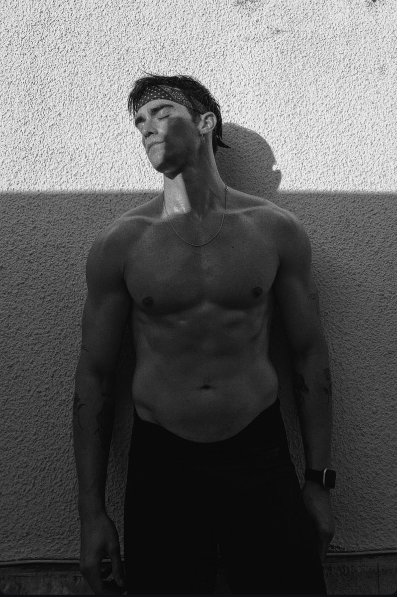 “เปียกฝนทั้งตัว…..” 🌧️