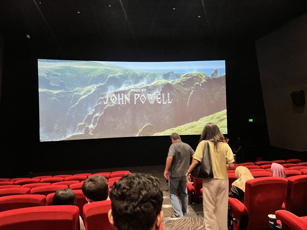 BasicGmr's tweet image. I can't believe @Dreamworks got me to fell in love with the same movie TWICE!!

#HTTYD