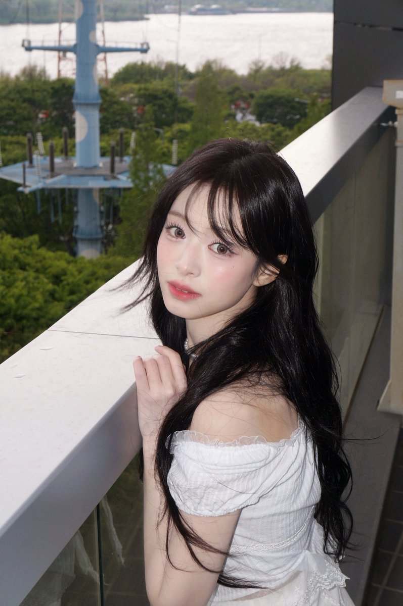 picbaemon's tweet image. AHYEON WEVERSE UPDATE