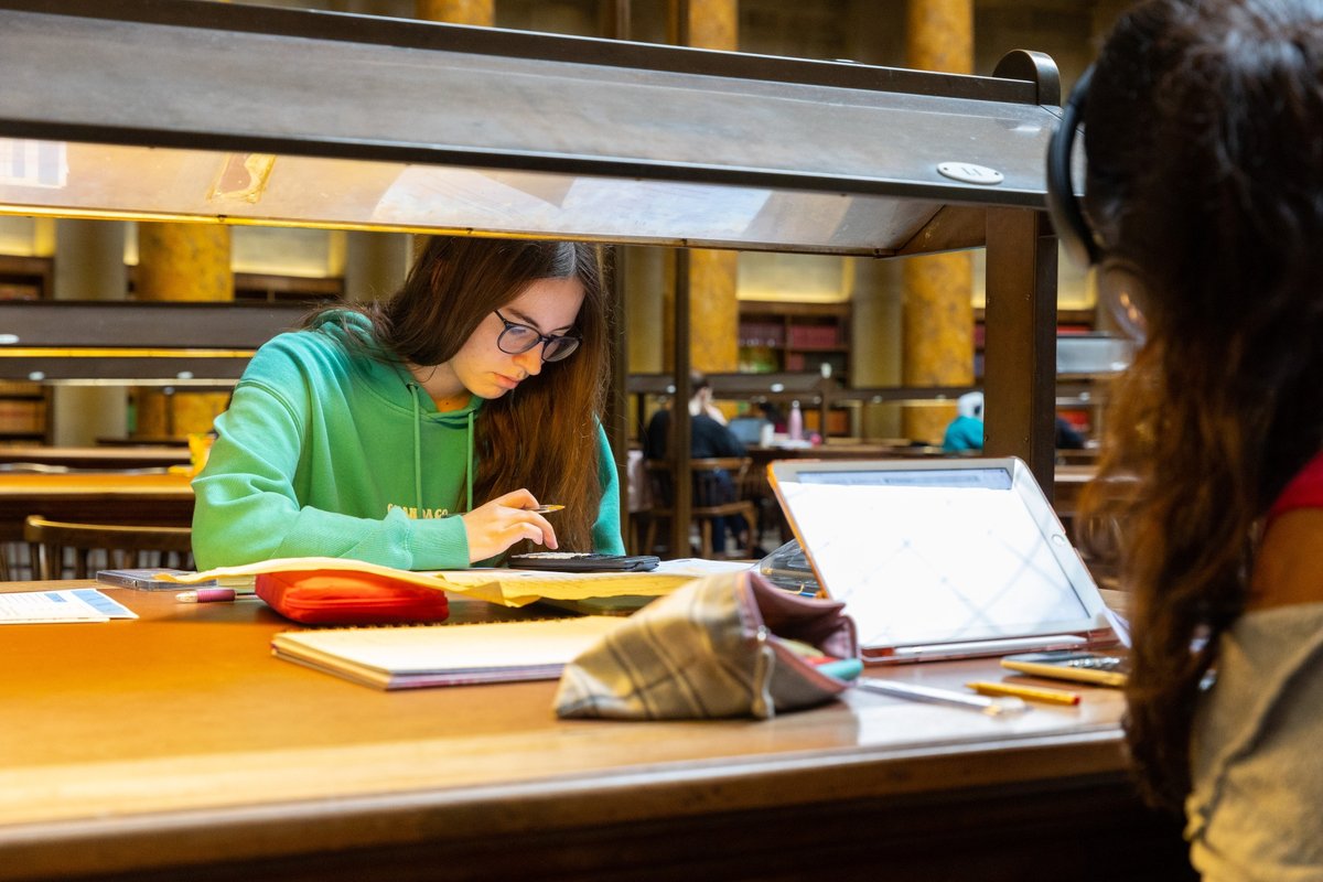 At #LCSeminar2025, <a href="/LucyBanksBooks/">Lucy Banks</a> spoke about the <a href="/ASCELUK/">ASCEL</a> Youth Engagement Network. ASCEL is working with #Libraries across the country to ensure young people's voices are heard within our sector.  

Find out more about the pilot phase results here: 
 
ascel.org.uk/node/357