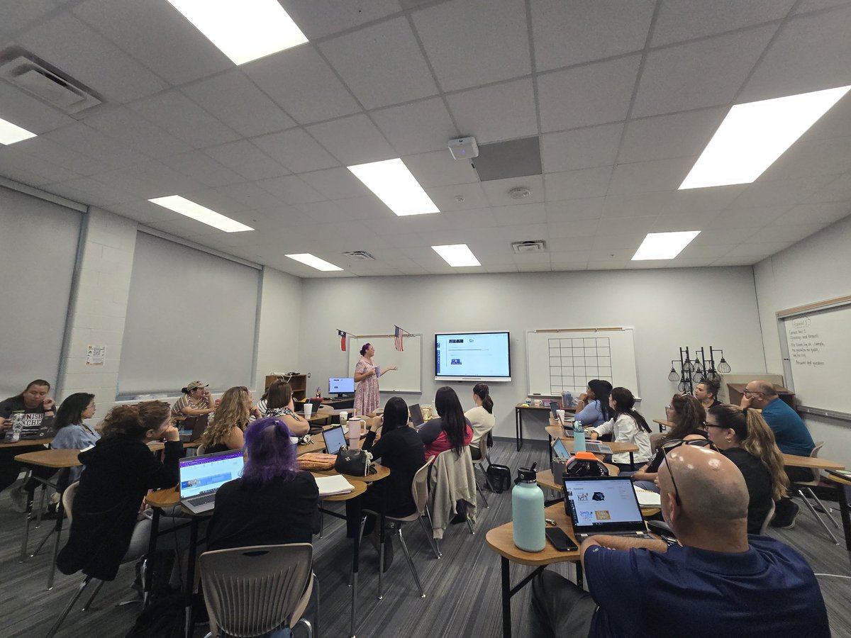 Full house w/our Tech Guru Brandy Cabe from THS! we are #katyisd! Redo &amp; Review as an integral part of Canvas !