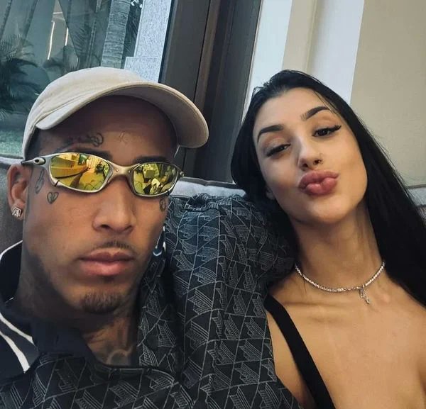 MemeirosM's tweet image. Bia Miranda termina com Gato Preto, o manda embora e depois o acusa de agressão em storie 😱🚨 

#BiaMiranda #GatoPreto #Agressão #TérminoPolêmico #DenúnciaGrave

pipocandobrasil.com/2025/06/bia-mi…