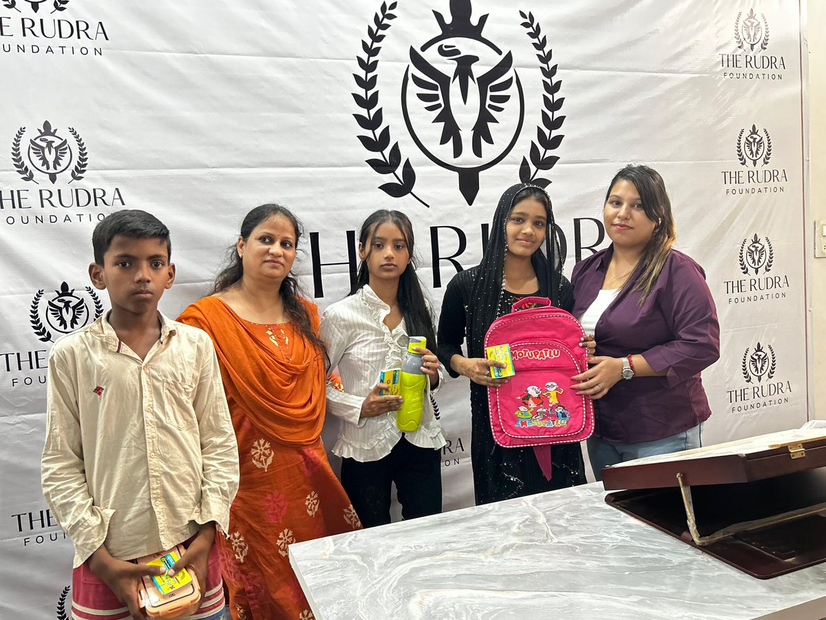 TheRudraFdn's tweet photo. The Rudra Foundation ने आज बच्चों के लिए चित्रकला प्रतियोगिता आयोजित की, जहाँ नन्हें कलाकारों ने अपनी कल्पनाओं को रंगों में ढाला। 3 विजेताओं को उपहार दिए गए और सभी प्रतिभागियों को सम्मानपूर्वक स्नैक्स दिए गए।
हमसे जुड़ें: +91 87505-00037
#TheRudraFoundation #DrawingCompetition https://t.co/mEwYBc6iTU