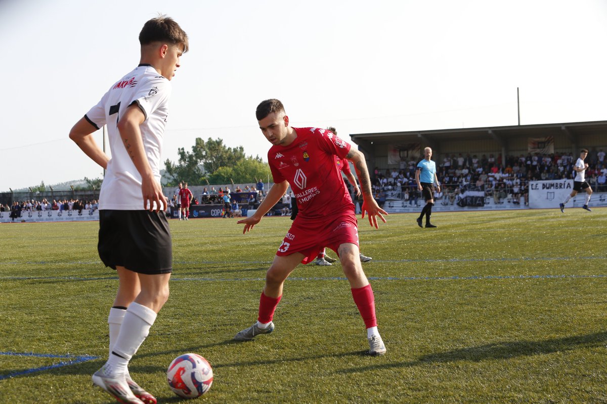 Nesta ocasión compartimos imaxes do duelo masculino entre o <a href="/CFDUMBRIA1/">CF DUMBRIA</a> e o <a href="/Muxiacf/">C.F. Muxía</a> correspontes ao encontro da 60ª edición da Copa da Costa co San Paio de Refoxos como escenario.

📸 #fotofuentes