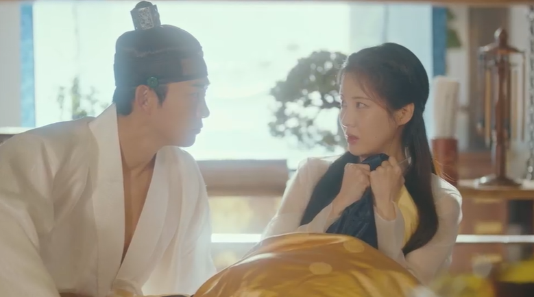 kdrama_menfess's tweet photo. •kdm• 🔥 The First Night With The Duke 🔥

Absen yg uda nonton ☝️, gimana guys first impression kalian untuk episode pertama semalem? 😁
https://t.co/eDFP01MeLU
