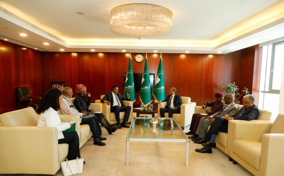 Today in Addis Ababa, IGAD Executive Secretary H.E. <a href="/DrWorkneh/">Dr Workneh Gebeyehu</a> met with AU Chairperson H.E. @Ymahmoudali to reaffirm IGAD’s leadership in facilitating REC collaboration through the Inter-REC Coordination Platform. The two leaders also exchanged views on the evolving peace and