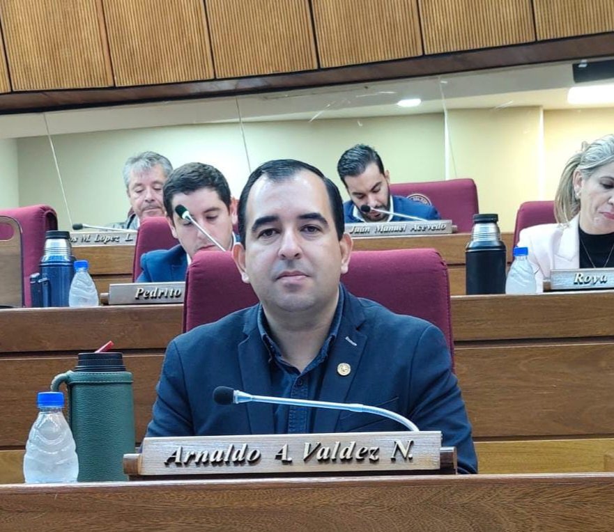 #AHORA Presente en la Sesión Extraordinaria de la H. Cámara de Diputados para tratar el pedido de intervención de los municipios de Asunción y Ciudad del Este. 

#ArnaldoDiputado
Trabajando con la gente!💪🇵🇾