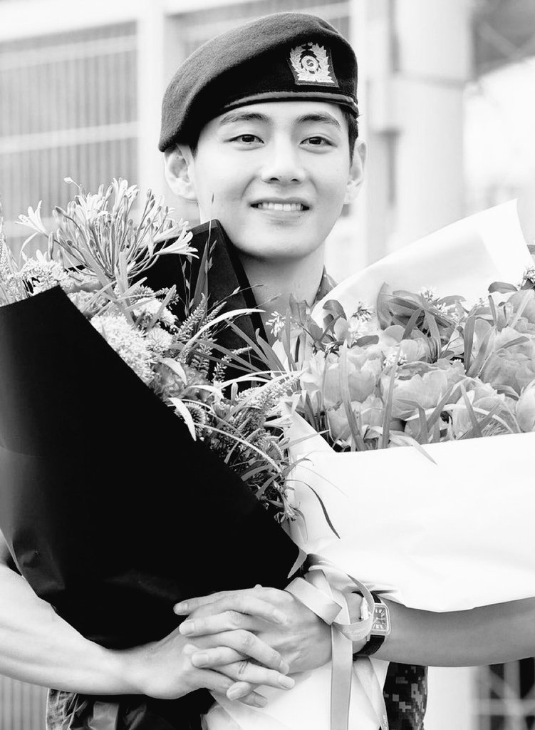 kwainay's tweet photo. Welcome back capt ♡ @wbarrior https://t.co/dw1cs3Rshp