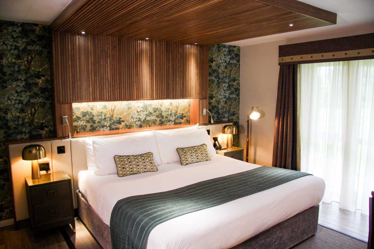 Stay this weekend from £59.50 per person including a Cream Tea!  (Friday 13th or Sunday 15th)

Click here to book ow.ly/P5wK50W6iz1 

#WirralGetaway #WeekendEscape #CountrysideBreak #RelaxAndUnwind #LastMinuteDeal #TravelUK #WeekendVibes