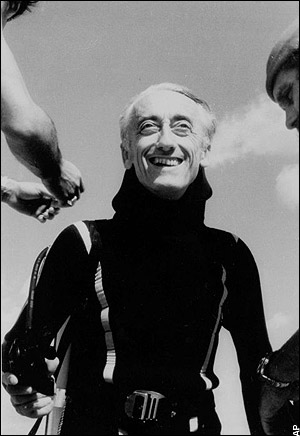 #11Jun Un día como hoy pero en 1910 nace quien sería oficial de la Marina francesa, explorador, oceanógrafo, investigador y divulgador científico, Jacques-Yves Cousteau, coinventor (junto con Émile Gagnan) de la escafandra autónoma, también conocida como "Aqualung".