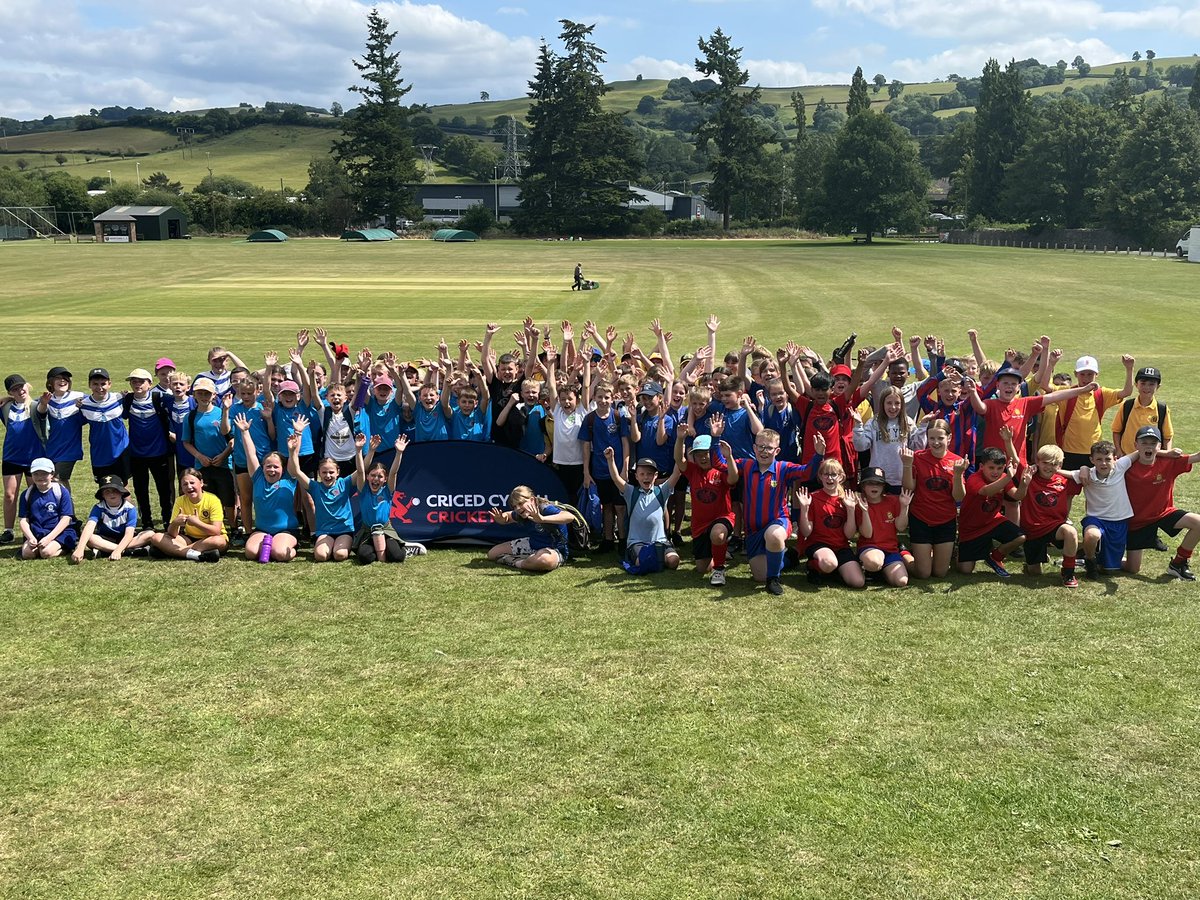 Paul Rowe (@paulrow30830083) on Twitter photo Final group photo <a href="/NewtownCC/">Newtown Cricket Club</a> as we congratulate Ysgol Dafydd Llwyd as winners and <a href="/calonydderwen/">Ysgol Calon y Dderwen</a> who both qualify for North Powys finals day . Well done to all 12 teams 🏏🏏👏👏<a href="/SportPowys/">Sport Powys</a> Final group photo <a href="/NewtownCC/">Newtown Cricket Club</a> as we congratulate Ysgol Dafydd Llwyd as winners and <a href="/calonydderwen/">Ysgol Calon y Dderwen</a> who both qualify for North Powys finals day . Well done to all 12 teams 🏏🏏👏👏<a href="/SportPowys/">Sport Powys</a>