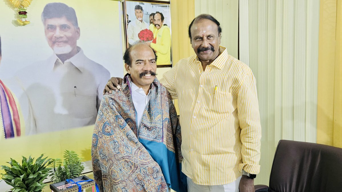 ksjawahar's tweet photo. ఆంధ్రప్రదేశ్ రాష్ట్ర ఎస్సి కమిషన్ చైర్మన్, మాజీ మంత్రి వర్యులు గౌ| శ్రీ కె.ఎస్ జవహర్ ��ారిని ఈ రోజు కొవ్వూరు పట్టణంలోని వారి కార్యాలయంలో మర్యాదపూర్వకంగా కలిసిన రాష్ట్ర టిడిపి ప్రధాన కార్యదర్శి @gannikrishna గారు.
#AdminPost #ksjawahar #apsccommission #AndhraPradesh #SCcommission https://t.co/ah74E9MomU