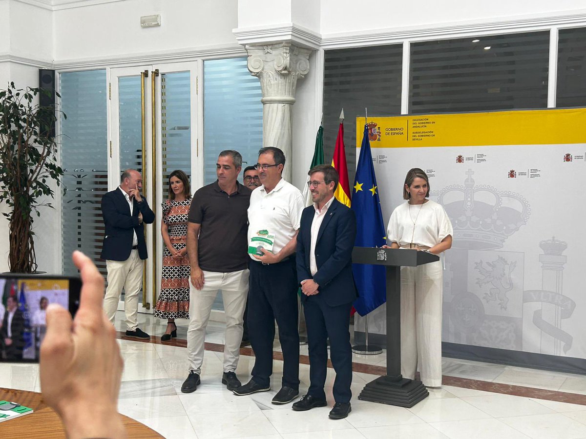 IES Hermanos Machado (@ieshnosmachado) on Twitter photo Ayer recibimos la acreditación del programa STARS de plata con nuestro proyecto del Bicibus mensual <a href="/DGTes/">Dir. Gral. Tráfico</a> #policialocal #subdelegaciondelgobierno <a href="/aytodoshermanas/">Ayuntamiento de Dos Hermanas</a> #CIMA #desplazamientosactivos #habitossaludables <a href="/EducaAnd/">Consejería Desarrollo Educativo y FP</a> Ayer recibimos la acreditación del programa STARS de plata con nuestro proyecto del Bicibus mensual <a href="/DGTes/">Dir. Gral. Tráfico</a> #policialocal #subdelegaciondelgobierno <a href="/aytodoshermanas/">Ayuntamiento de Dos Hermanas</a> #CIMA #desplazamientosactivos #habitossaludables <a href="/EducaAnd/">Consejería Desarrollo Educativo y FP</a>