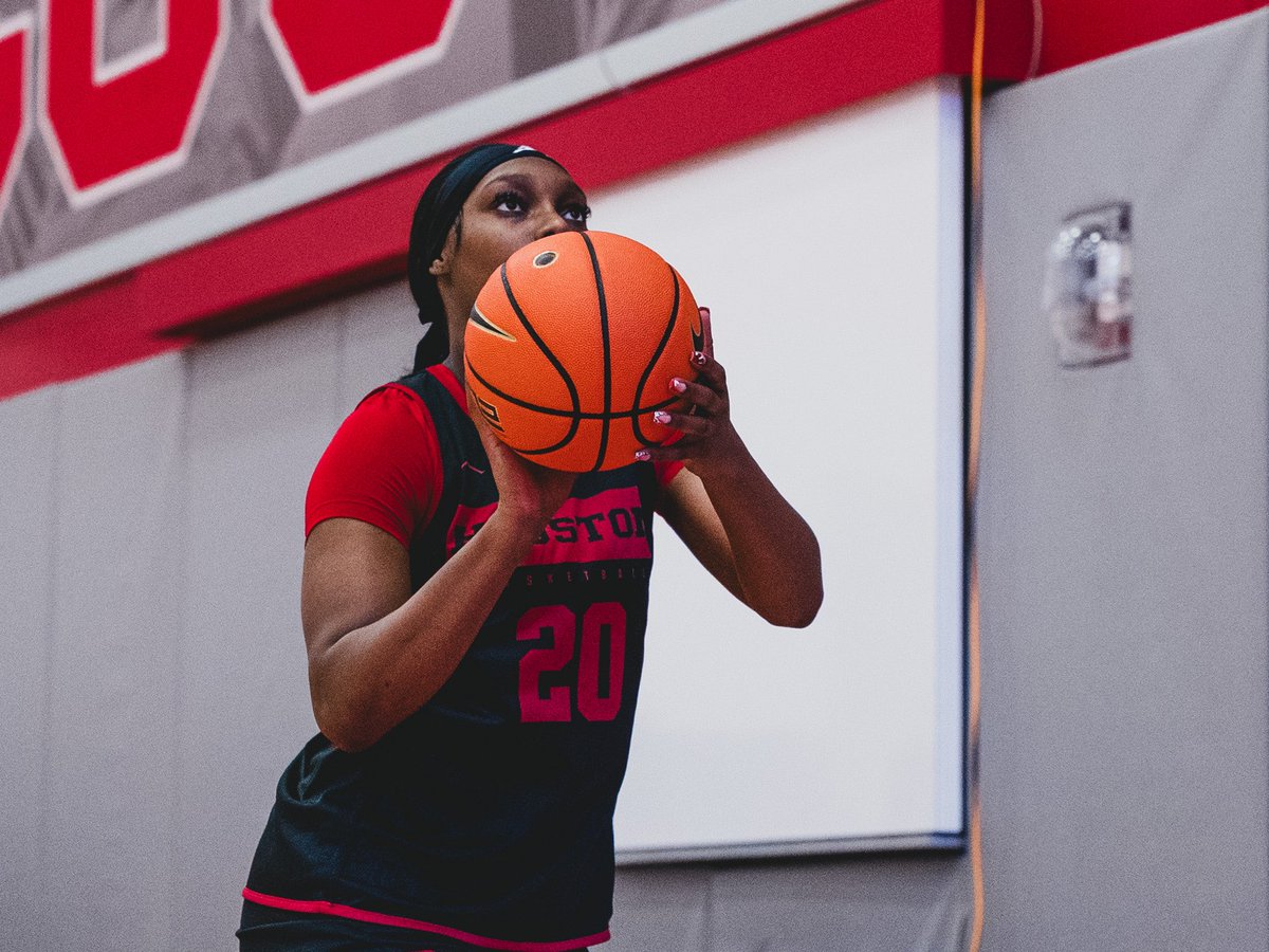 UHCougarWBB's tweet photo. The work starts now 🏀 https://t.co/E4jA2ezP7a