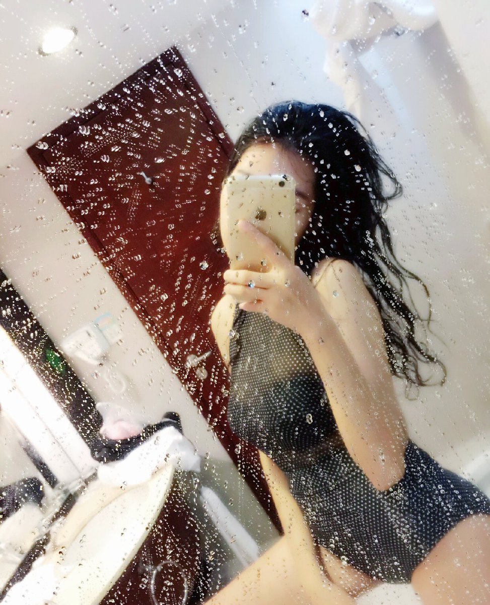 Cutegirls1998's tweet photo. 一起来洗澡 https://t.co/nYIcKZBYmp