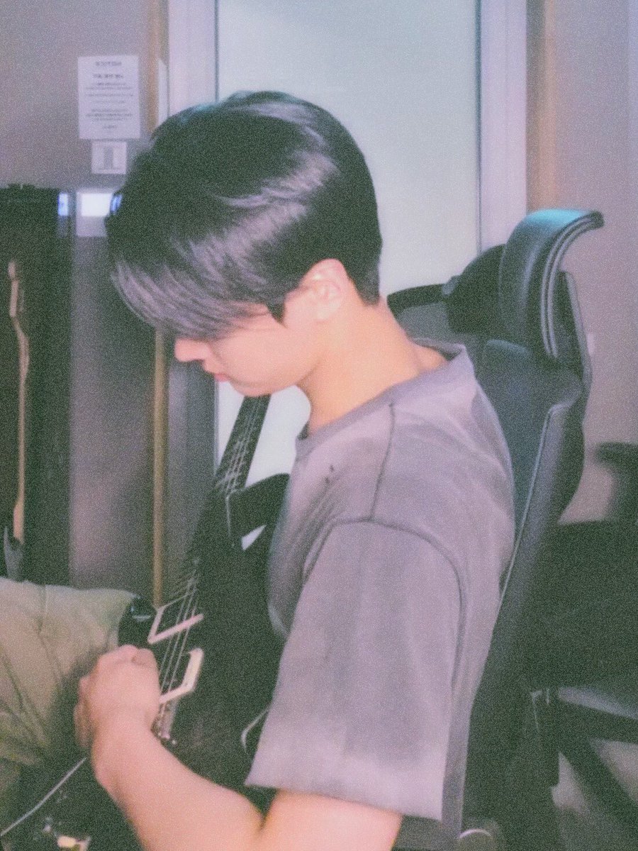 ˚ ༘ rockstar boyfriend ! 🎸✩