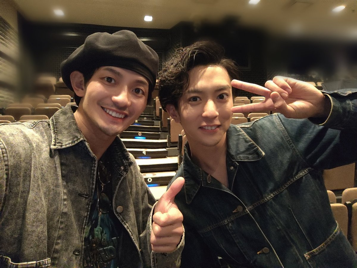 mitsuaki_h9's tweet image. 宮下貴浩×私オム プロデュース
第9回公演
舞台「霧」
観劇させていただきました!
オムさんの脚本は毎回ドキッとさせるし、自分がいかに日常で色々なことを見逃しているか気づかせてくれる💨
みなさんのお芝居も最高だった🌈
勇之介くんと勇哉さんと一輝くん🌟
#舞台霧