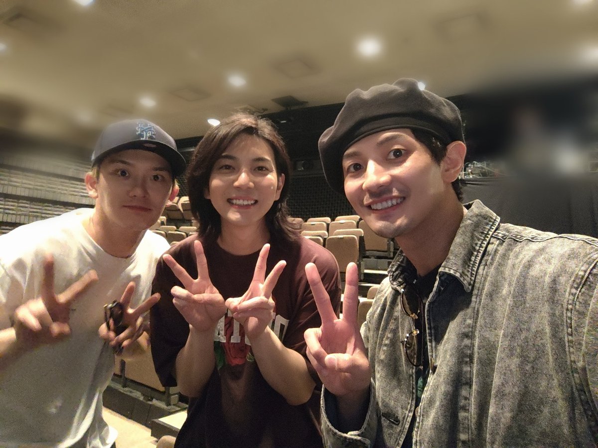 mitsuaki_h9's tweet image. 宮下貴浩×私オム プロデュース
第9回公演
舞台「霧」
観劇させていただきました!
オムさんの脚本は毎回ドキッとさせるし、自分がいかに日常で色々なことを見逃しているか気づかせてくれる💨
みなさんのお芝居も最高だった🌈
勇之介くんと勇哉さんと一輝くん🌟
#舞台霧