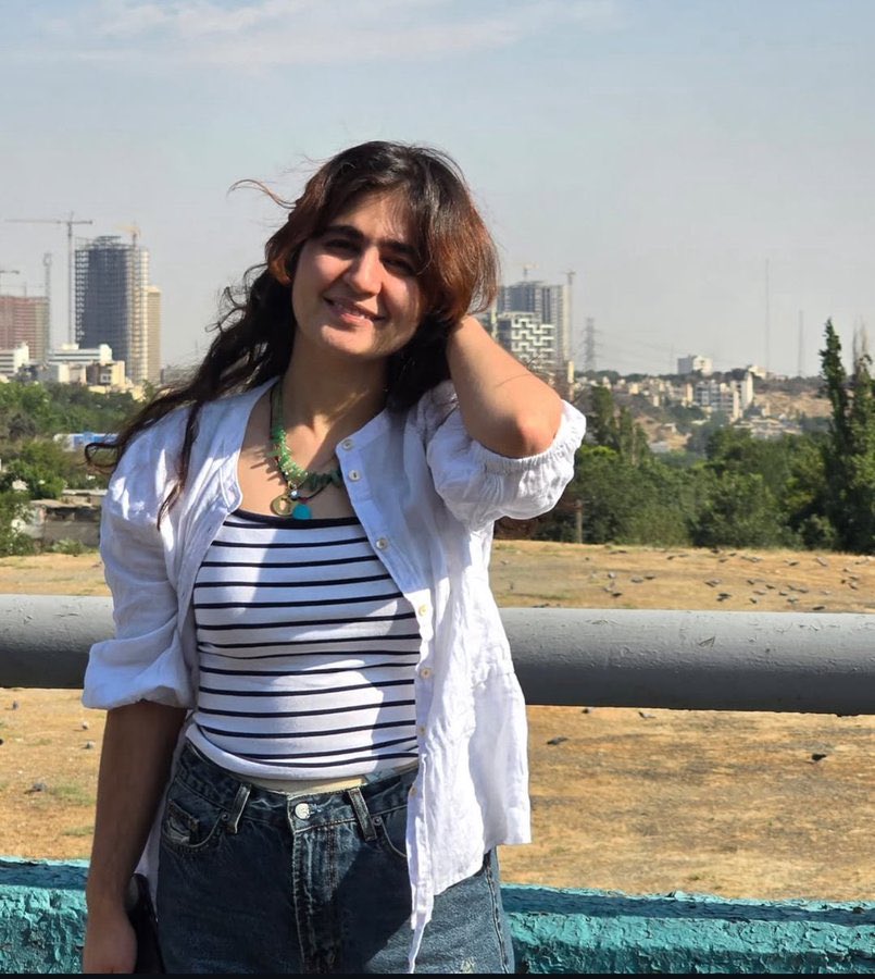 آزادی سپیده قلیان پس از تحمل حبس غیرقانونی

#سپیده_قلیان، فعال سیاسی و مدنی و از چهره‌های برجسته مقاومت مدنی علیه سرکوب حکومتی در ایران، پس از تحمل دو سال و دو ماه و ۲۶ روز حبس، از #زندان_اوین آزاد شد. درحالیکه او پیش از این، دو سال محکومیت خود را به طور کامل سپری کرده بود، با