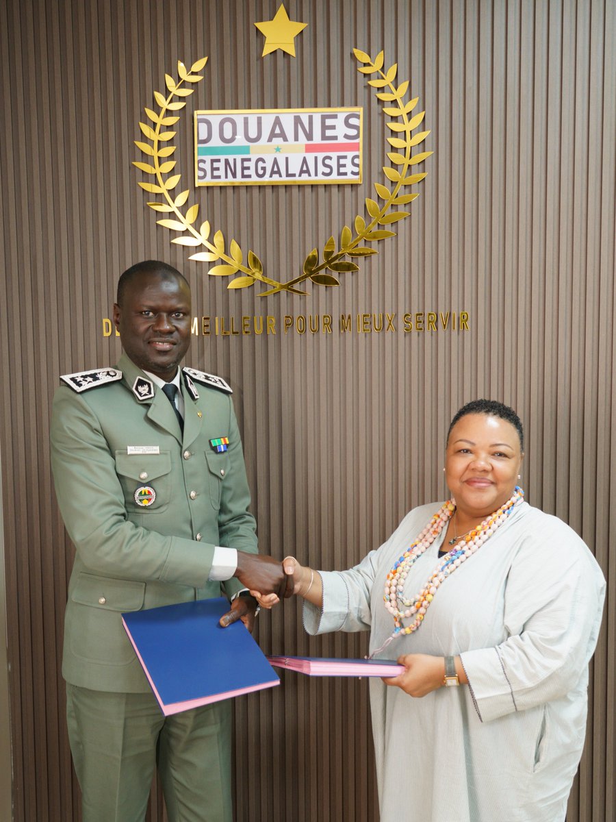 L'UNFPA Sénégal et la Direction Générale des Douanes 🇸🇳 ont signé un Protocole d'Accord le 21 mai 2025 pour :
 ✅ Faciliter et accélérer l'enlèvement des équipements &amp; produits sanitaires. 
✅ Assurer la disponibilité rapide des produits de santé jusqu'au dernier kilomètre.