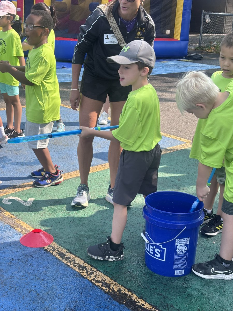 K-1 Field Day <a href="/WindyWhales/">Windermere School</a>