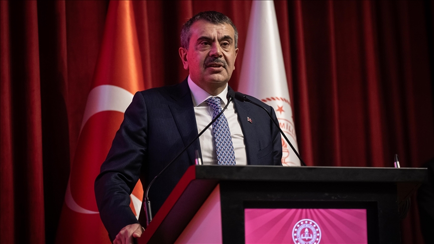 Milli Eğitim Bakanı Yusuf Tekin:

"Temel hak ve hürriyetleri pazarlık ya da karşılıklılık konusu olarak kabul etmiyoruz. Bunlar, modern devletlerin koruması gereken temel değerlerdir. Millî Eğitim Bakanlığı olarak önceliğimiz, bu hakları görev alanımızda güvence altına almak."
