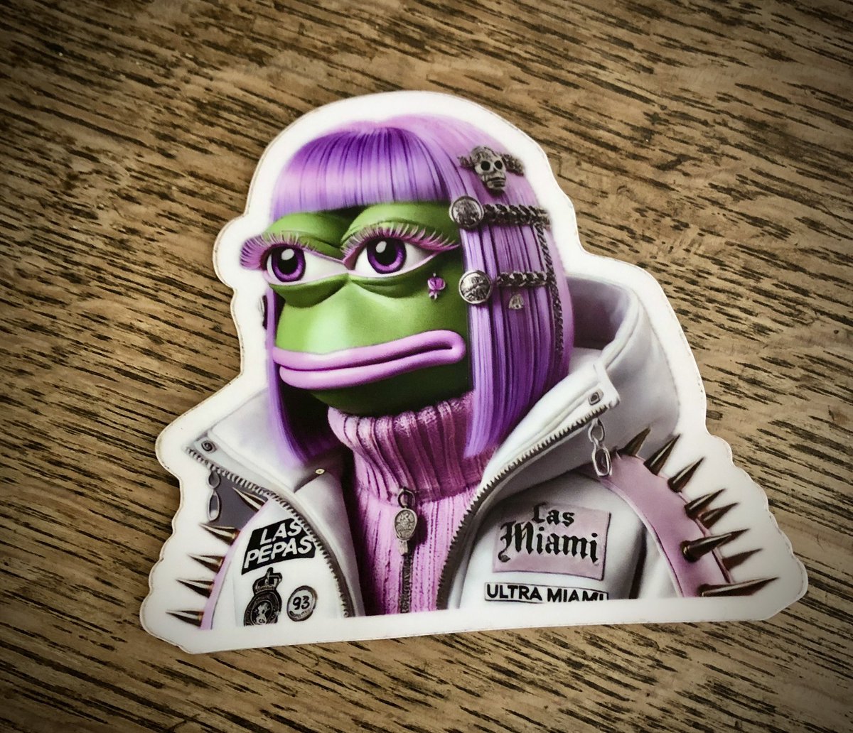 Naomi - Bitcoin Beachwear, Art & Aloha tweet media