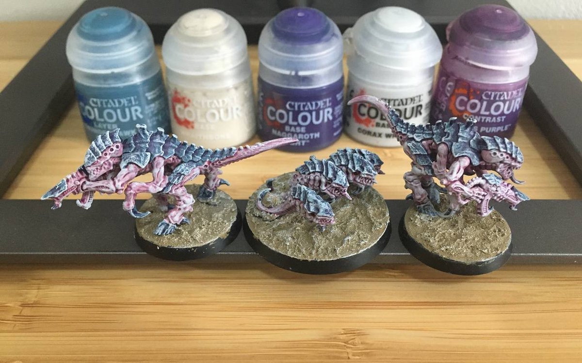 Painting miniatures (first experience).
#warhammer40k #WarhammerCommunity #warhammer40000 #tyranids #miniaturepainting