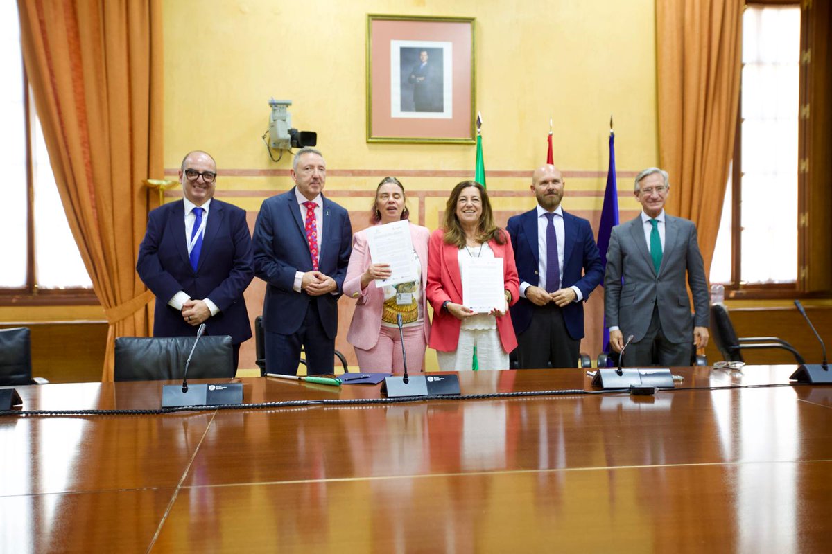 🖋️ La Junta firma un protocolo con Inserta para impulsar la empleabilidad del alumnado de #FPAndaluza con discapacidad.
<a href="/MC_CastilloMena/">Mª Carmen Castillo Mena</a>  ha destacado que 25 familias profesionales existentes en #Andalucía se benefician de este acuerdo.