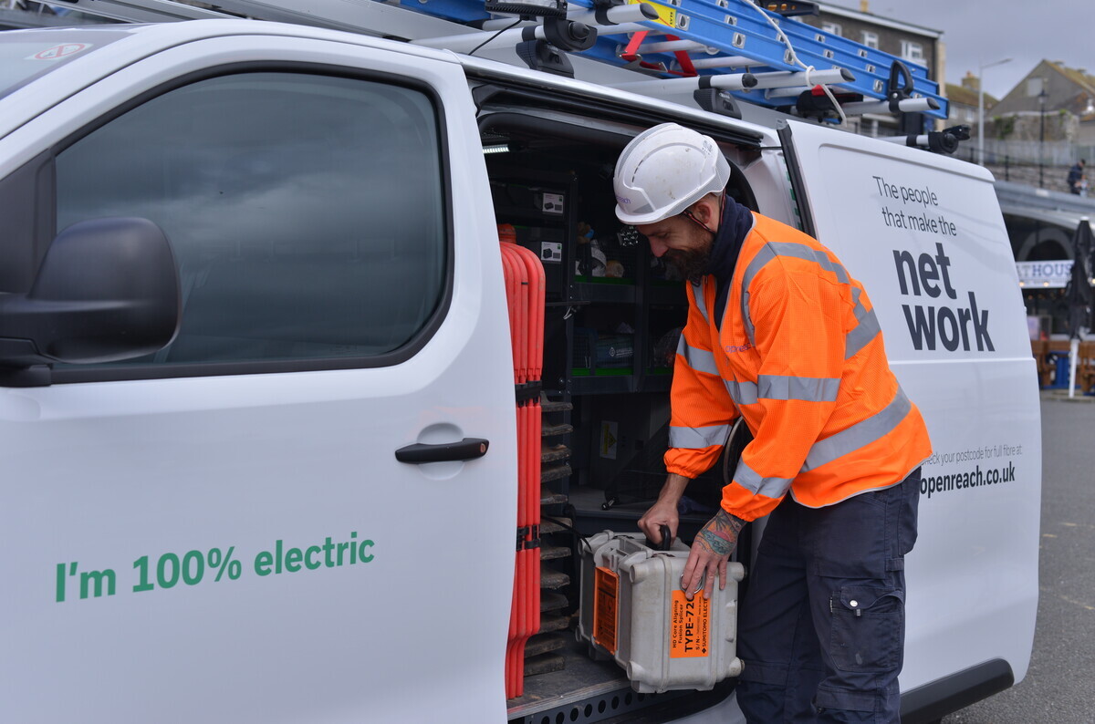 Openreach (@weareopenreach) on Twitter photo Switching 24,000 vehicles to electric is no small feat 🚐⚡ 
We’re transforming the UK’s 2nd-largest fleet, adding home chargers, EV-friendly sites and a salary sacrifice scheme to drive real change 👇
openreach.com/news/switching…
#GreenFleet #LetsReachZero #GreatBigGreenWeek Switching 24,000 vehicles to electric is no small feat 🚐⚡ 
We’re transforming the UK’s 2nd-largest fleet, adding home chargers, EV-friendly sites and a salary sacrifice scheme to drive real change 👇
openreach.com/news/switching…
#GreenFleet #LetsReachZero #GreatBigGreenWeek