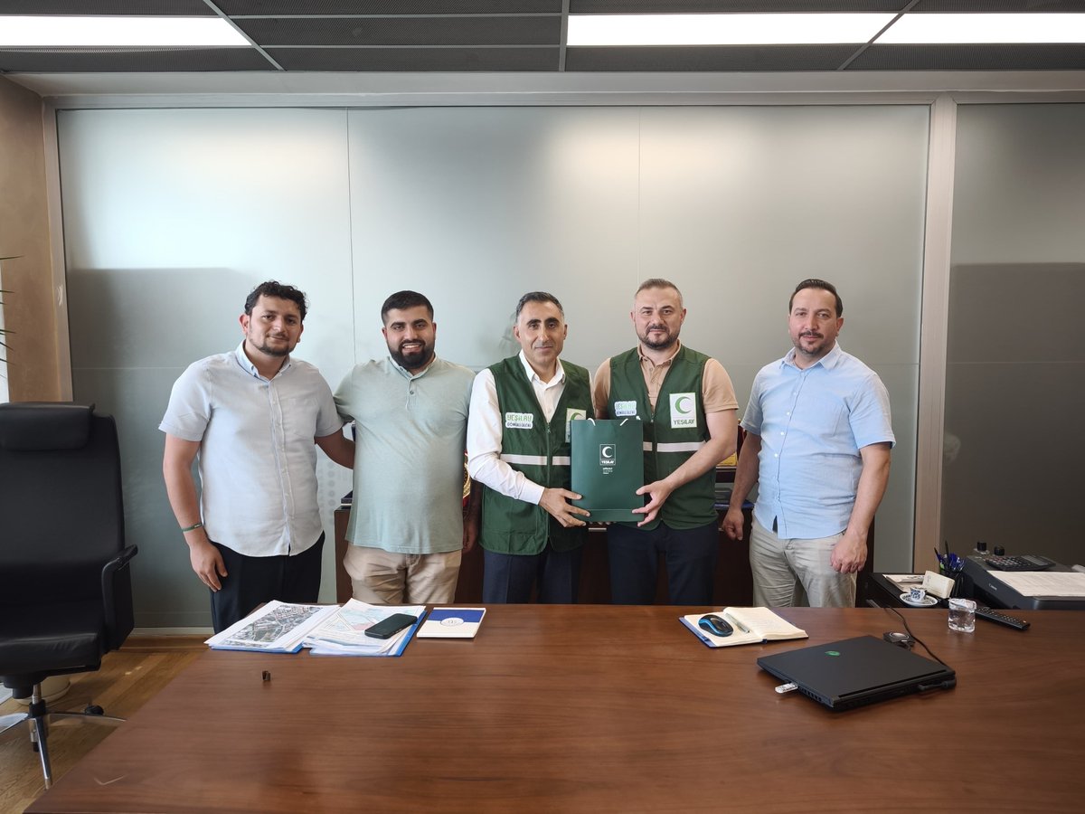 Yeşilay Arnavutköy Şubesi (@yesilayarnavtky) on Twitter photo Arnavutköy Belediyesi Başkan yardımcısı Sn. Hamdi DEMİRHAN 'a ziyarette bulunduk.
Bağımlılıklarla mücadelemizde bizlere her daim destek olan Belediye Başkan Yardımcımız Sn. Hamdi Demirhan'a misafirperverlikleri için teşekkür ederiz.
#Yeşilay
<a href="/mehmetDinc1920/">Mehmet Dinç</a>
<a href="/gokhanozten58/">Gökhan ÖZTEN 🇹🇷</a> Arnavutköy Belediyesi Başkan yardımcısı Sn. Hamdi DEMİRHAN 'a ziyarette bulunduk.
Bağımlılıklarla mücadelemizde bizlere her daim destek olan Belediye Başkan Yardımcımız Sn. Hamdi Demirhan'a misafirperverlikleri için teşekkür ederiz.
#Yeşilay
<a href="/mehmetDinc1920/">Mehmet Dinç</a>
<a href="/gokhanozten58/">Gökhan ÖZTEN 🇹🇷</a>