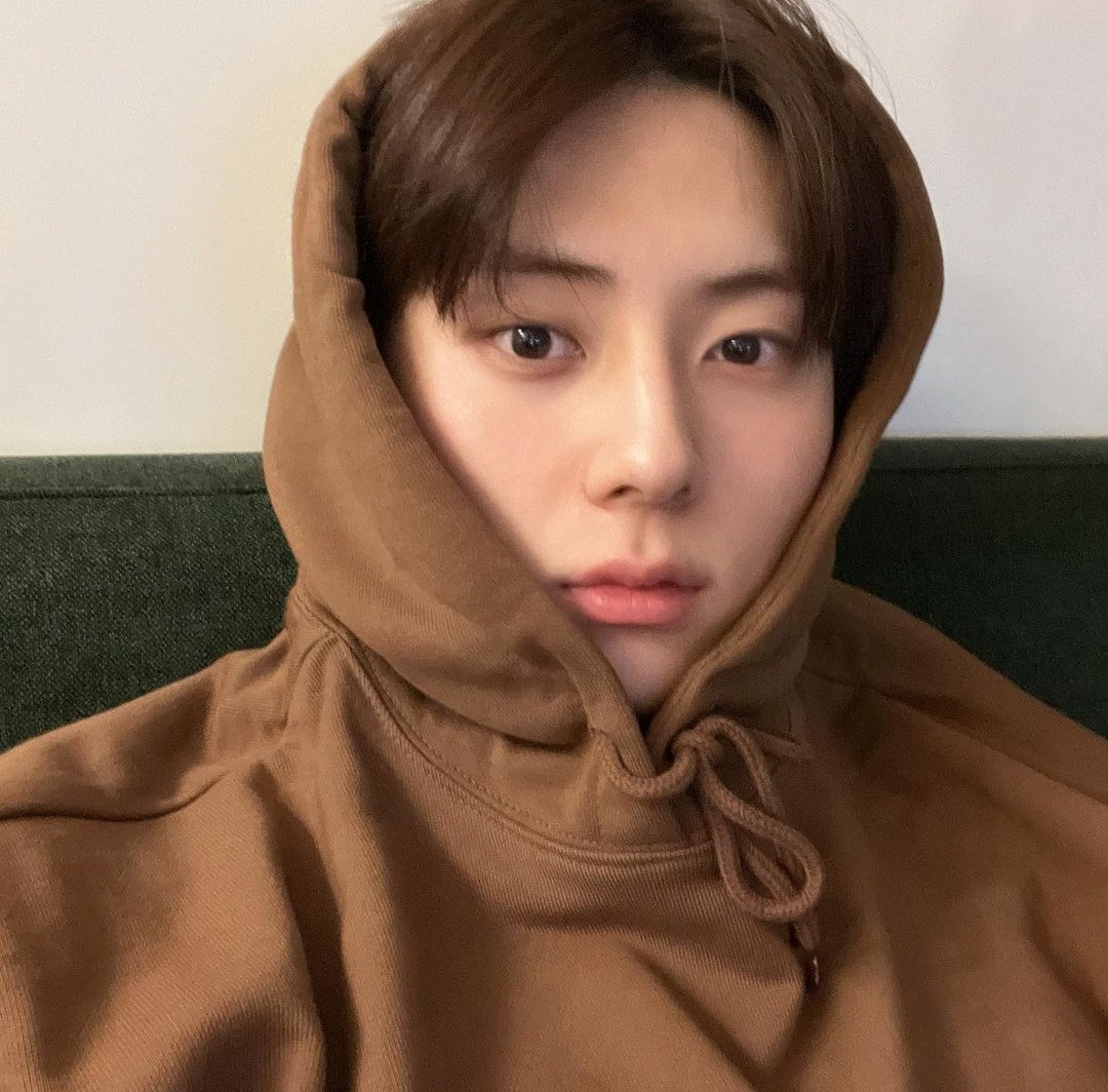 필! tweet media
