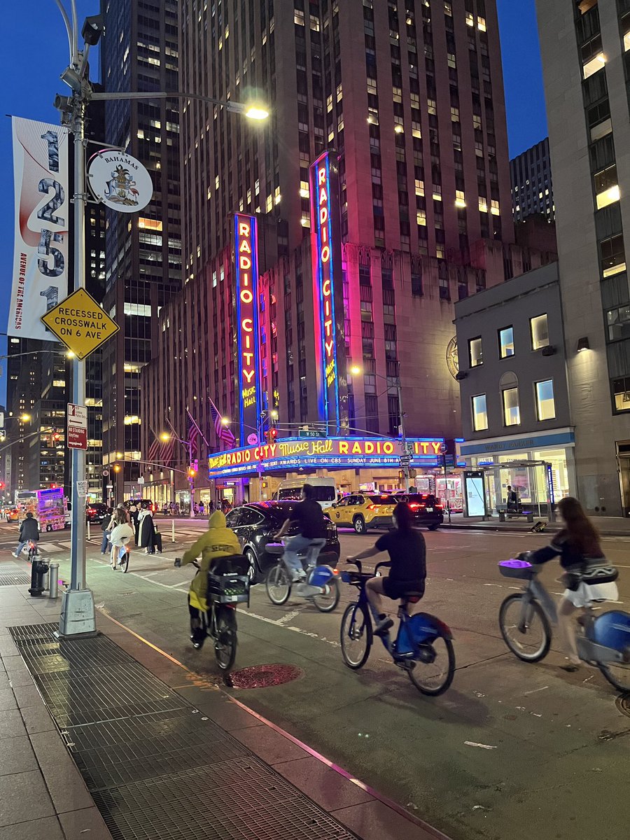 icrackedyoho's tweet image. im lit twin i wouldn’t wanna stop messing with me either😂😂🤷🏾‍♂️#topgeek