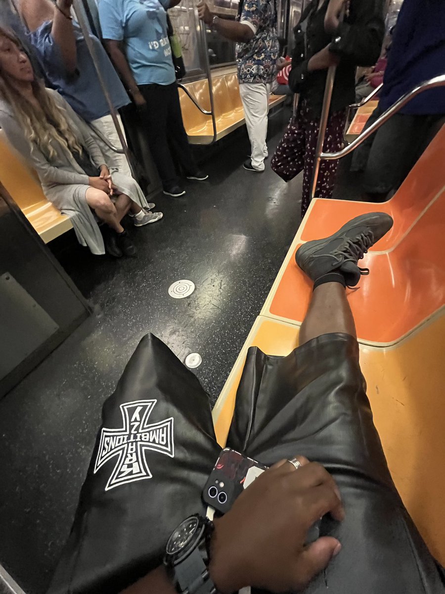 icrackedyoho's tweet image. im lit twin i wouldn’t wanna stop messing with me either😂😂🤷🏾‍♂️#topgeek