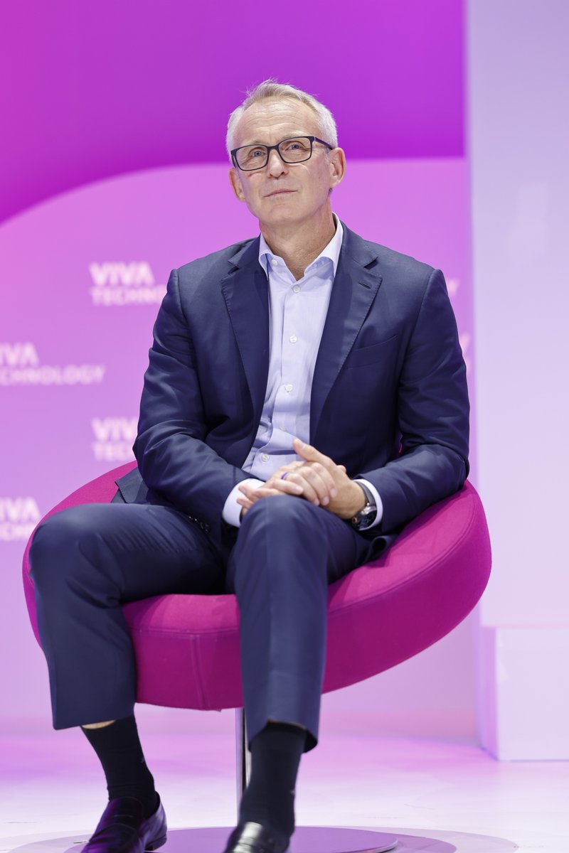 "On AI, we’re taking a step-by-step approach, encouraging learnability and a culture of curiosity. Things will keep changing, so we need people to keep learning as they grow." - <a href="/JonasPrising/">Jonas Prising</a>,CEO @Manpowergroup, on leading work and talent in the AI age, at #VivaTech 💼