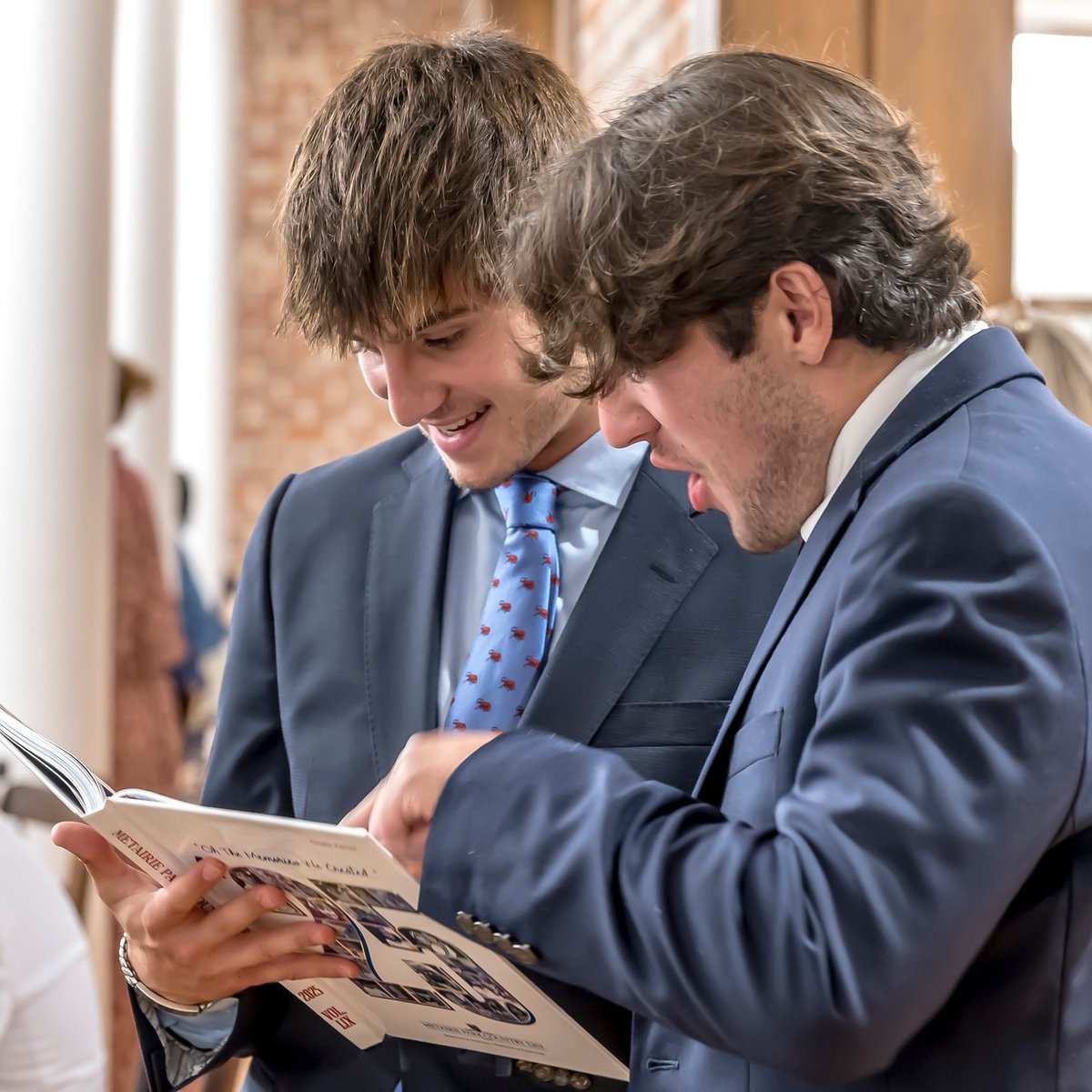 On Friday evening, Country Day was alive with excitement as we gathered to honor our beloved seniors and their families at the annual Senior Supper. The Class of 2025 celebrated their achievements, reminisced on cherished memories, and received their yearbooks. It was a night to