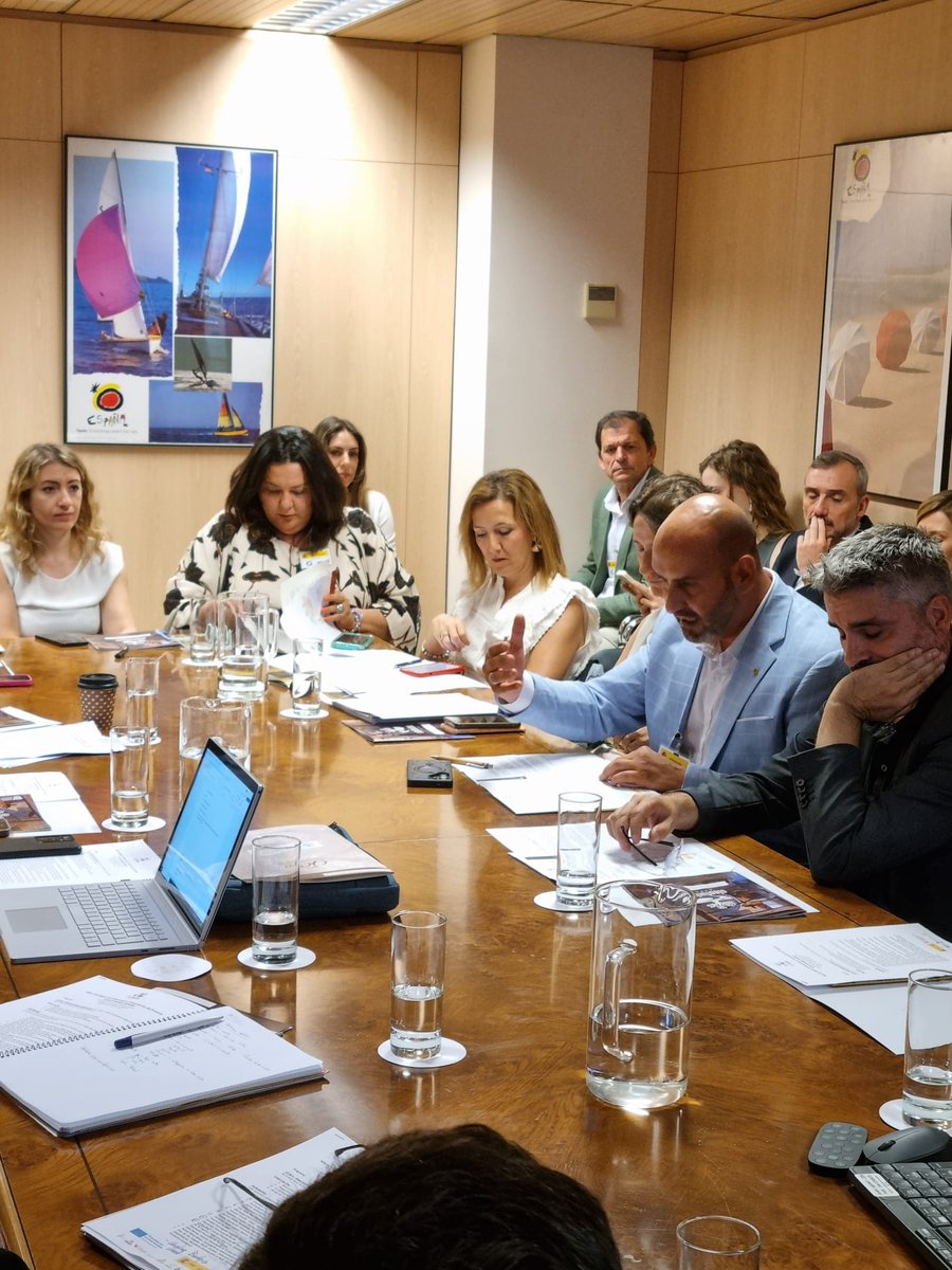 Dipta_cat's tweet photo. Els diputats @CarlosBrullF i Vale Pino participen de la presentació oficial del projecte #Oleoturisme al @minturgob, a #Madrid. Impulsem l'experiència oleoturística com a producte turístic sostenible i  de qualitat al voltant de l'oli i del paisatge de l'olivera.  #NGEU https://t.co/04LgMMJcFh
