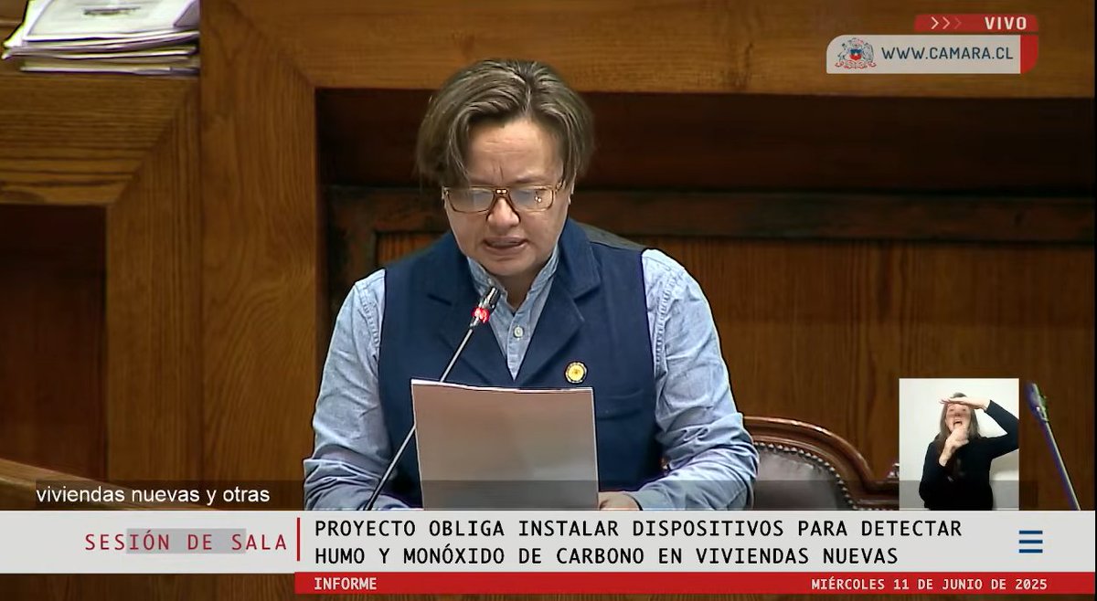 Diputadas y Diputados de Chile (@camara_cl) on Twitter photo 📌 La diputada <a href="/Marcemomo/">MarcelaRiquelmeAliaga - Diputada Distrito 15</a> informa el proyecto que obliga a instalar dispositivos para detectar humo y monóxidos de carbono en viviendas nuevas.
Sigue el debate por:
📲 youtube.com/live/theU4-RNz…
📺 camara.cl/prensa/televis… 📌 La diputada <a href="/Marcemomo/">MarcelaRiquelmeAliaga - Diputada Distrito 15</a> informa el proyecto que obliga a instalar dispositivos para detectar humo y monóxidos de carbono en viviendas nuevas.
Sigue el debate por:
📲 youtube.com/live/theU4-RNz…
📺 camara.cl/prensa/televis…