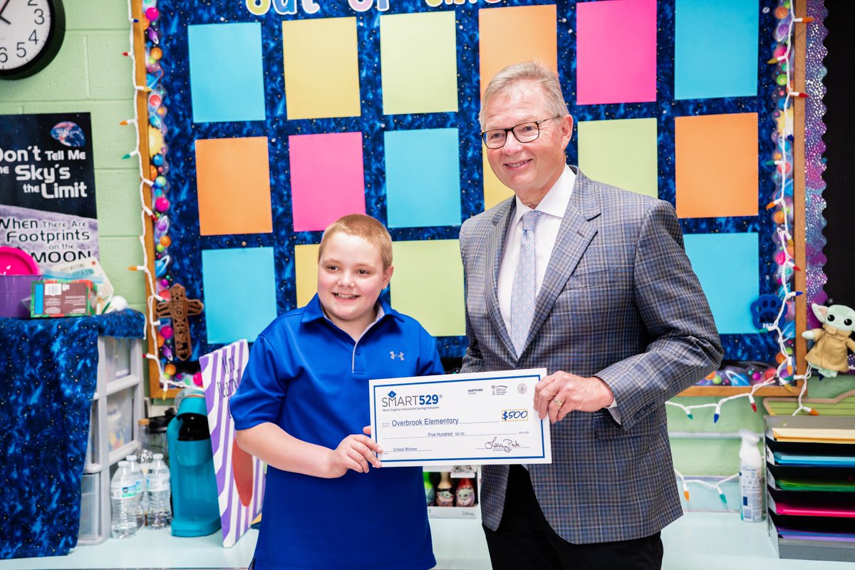 State Financial Officers Foundation (@sfof_states) on Twitter photo 🎓 West Virginia Treasurer Larry Pack (<a href="/WVTreasury/">WV Treasury</a>) is helping students dream big! He awarded $500 scholarships to the winners of the SMART529 “When I Grow Up” essay contest—encouraging young minds to imagine a bright future. 🎓 West Virginia Treasurer Larry Pack (<a href="/WVTreasury/">WV Treasury</a>) is helping students dream big! He awarded $500 scholarships to the winners of the SMART529 “When I Grow Up” essay contest—encouraging young minds to imagine a bright future.