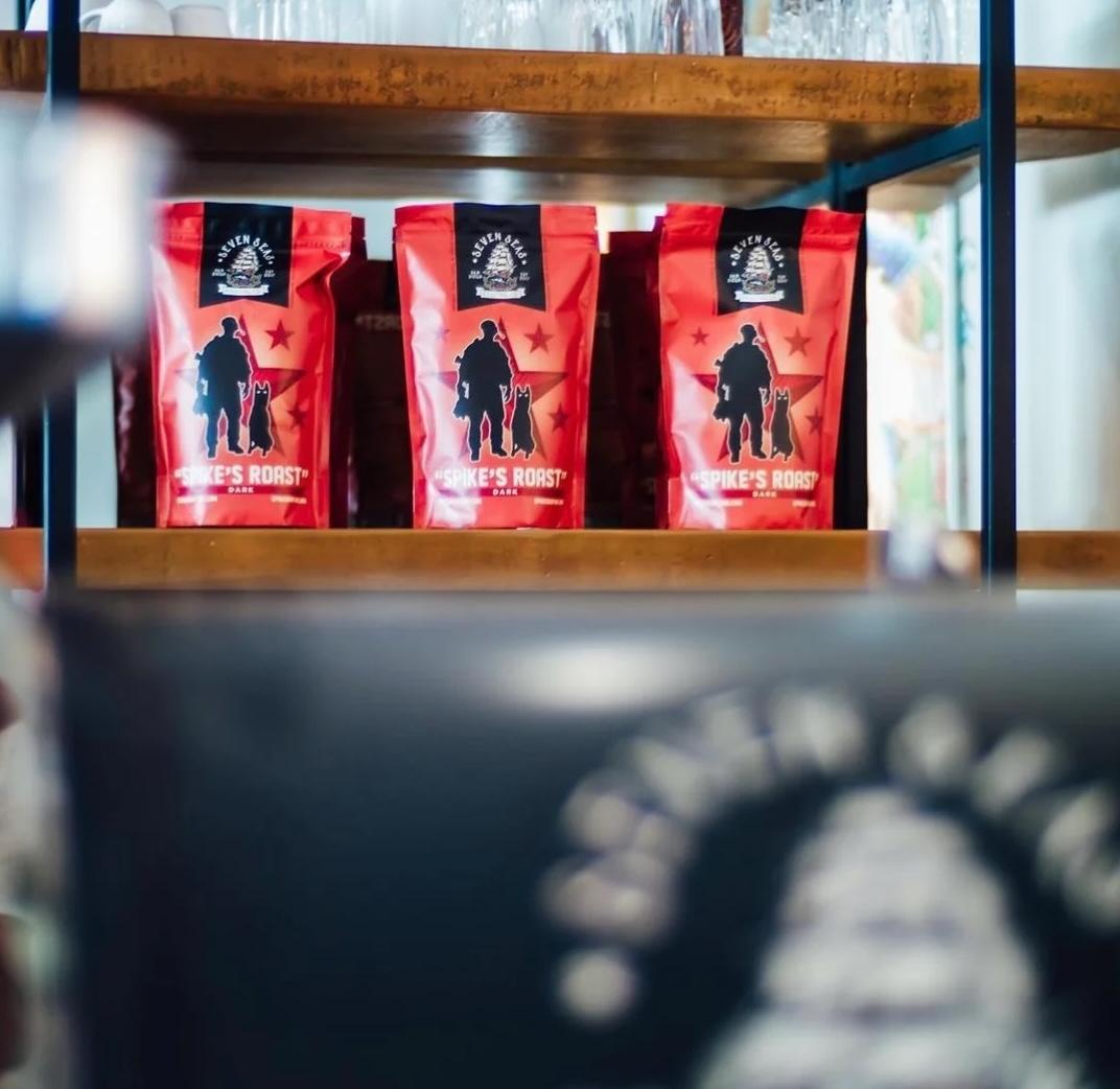 SPIKE’S PICK IS IN. ☕🐾 This week’s spotlight is bold, dark &amp; hits with the power of a K9’s bite!

Introducing #SpikesRoast – a special collab with Seven Seas Roasting Co.

🫘 Process: Washed

🍫 Flavor: Milk Chocolate, Caramel, Nougat, Sweet Berry

☕ Roast: Medium-Dark

☑️