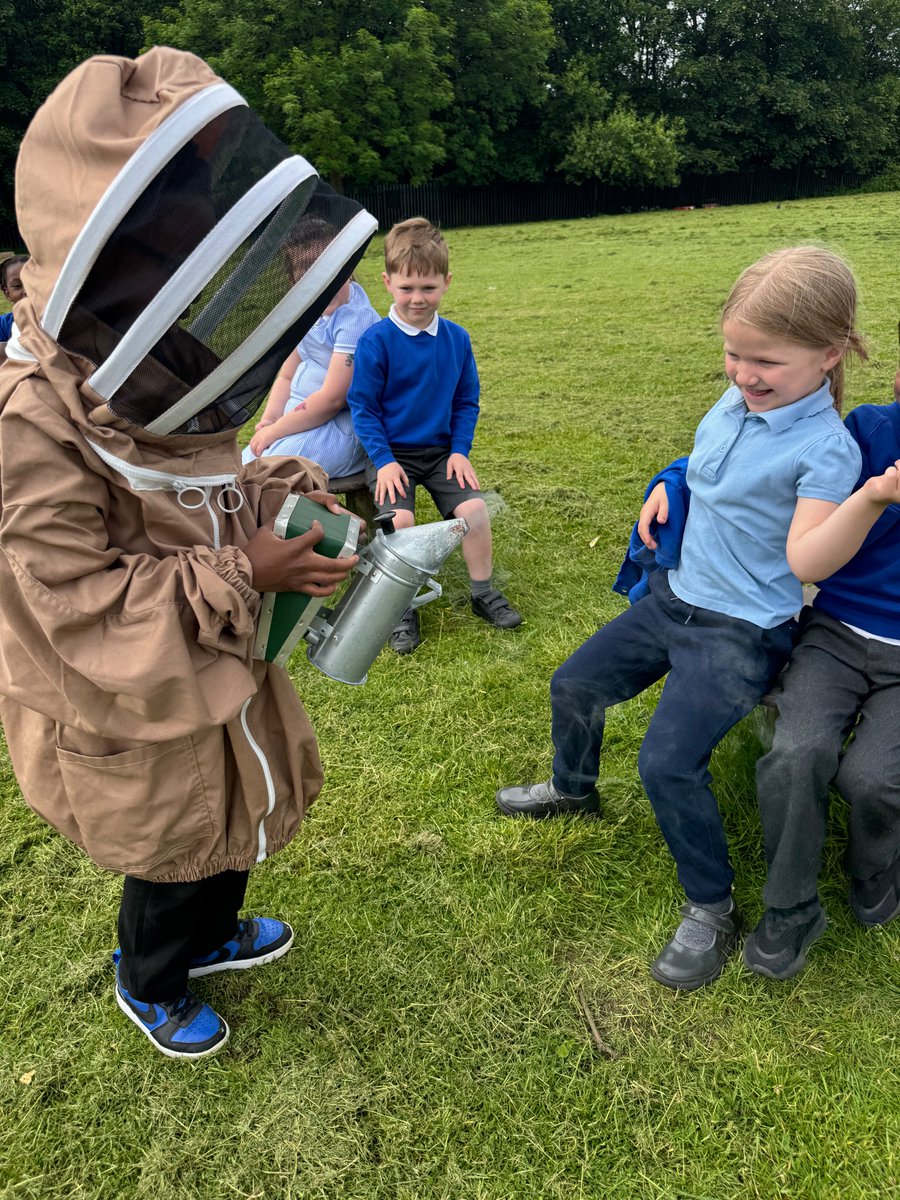 P1 were beekeepers today! We learned that bees communicate through smoke, and so beekeepers use a smoker to confuse and calm bees so they can inspect their hives without getting stung by upset bees! Cool!! 🐝